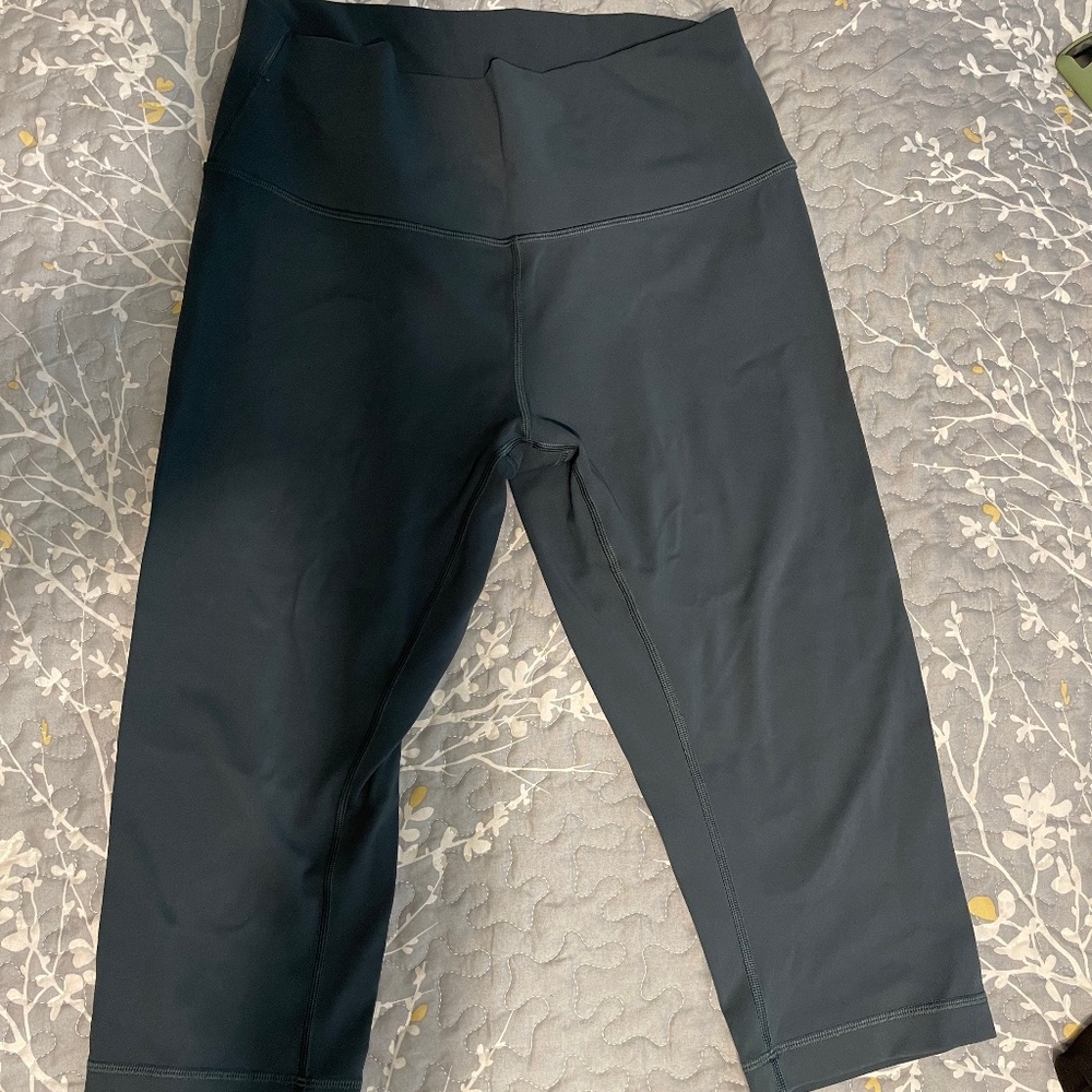 Lululemon High Rise Crop 17"